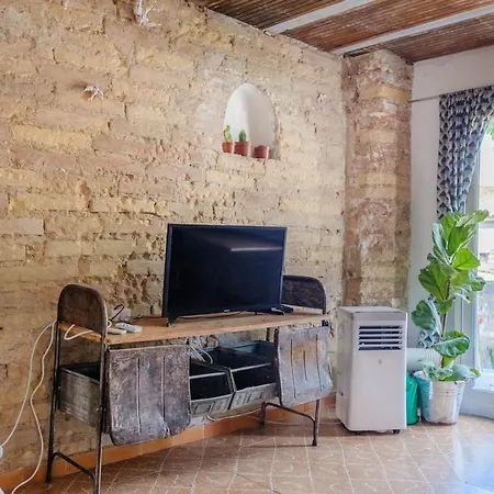 Bohemian With Internal Balcony *